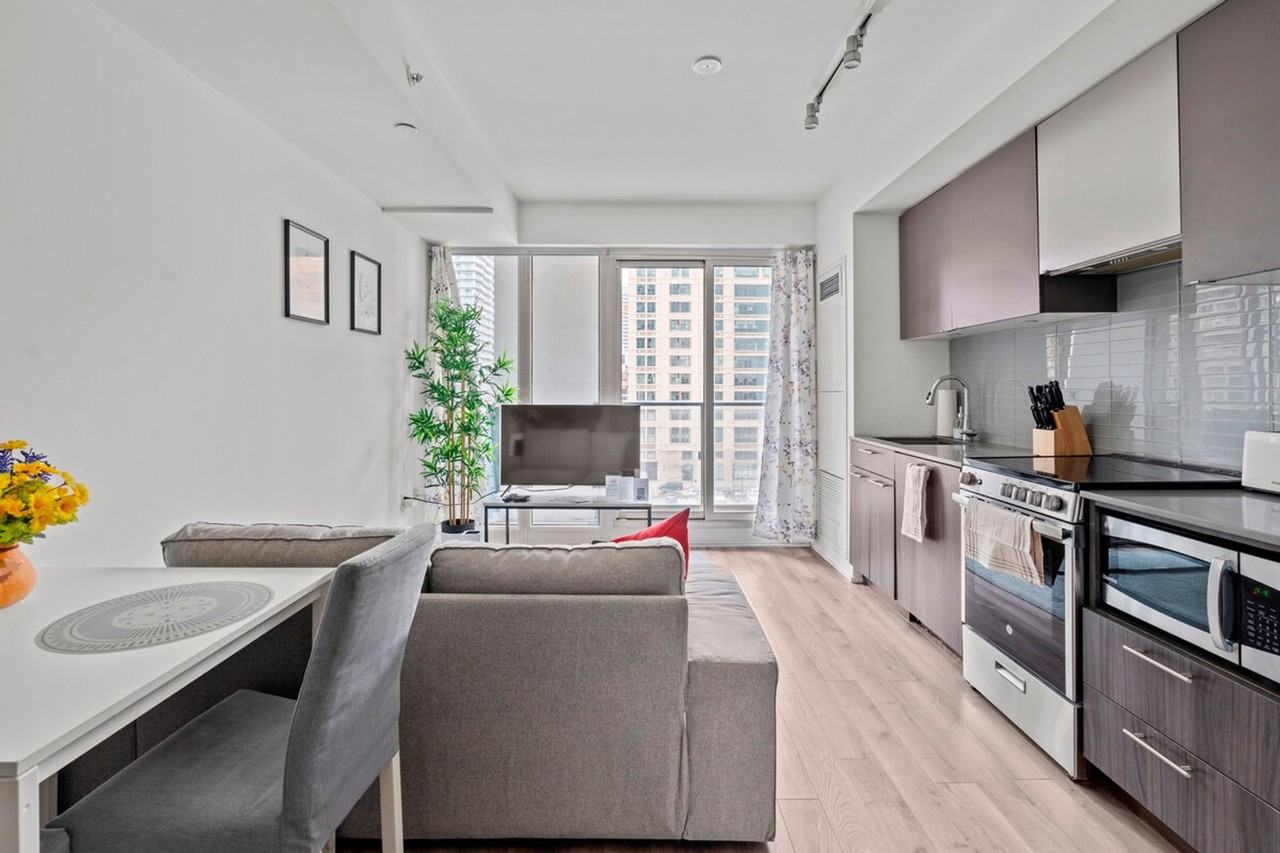 251 Jarvis St #1540712P - Photo 2 of 15