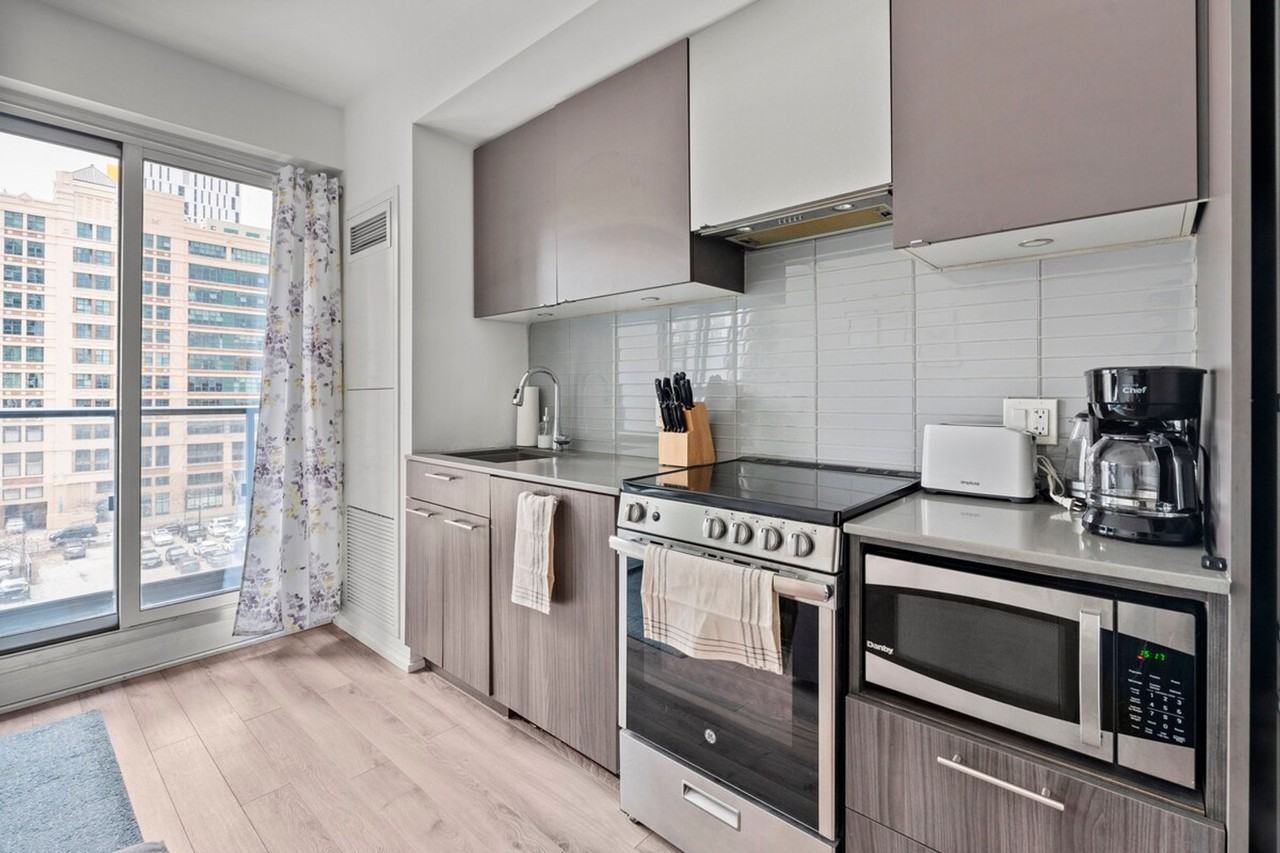 251 Jarvis St #1540712P - Photo 5 of 15
