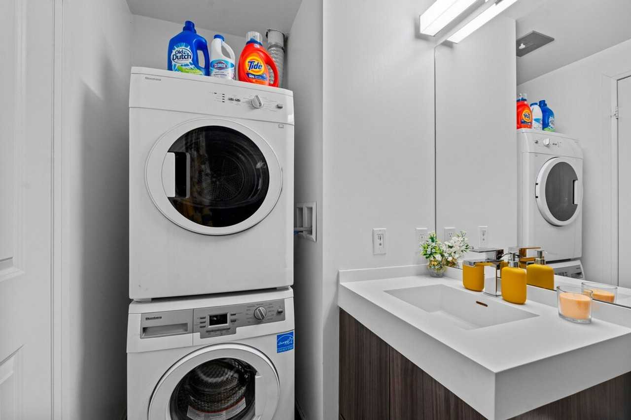 251 Jarvis St #1540712P - Photo 7 of 15