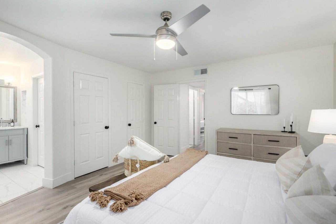 2562 E Lynwood St #1558611P - Photo 5 of 30