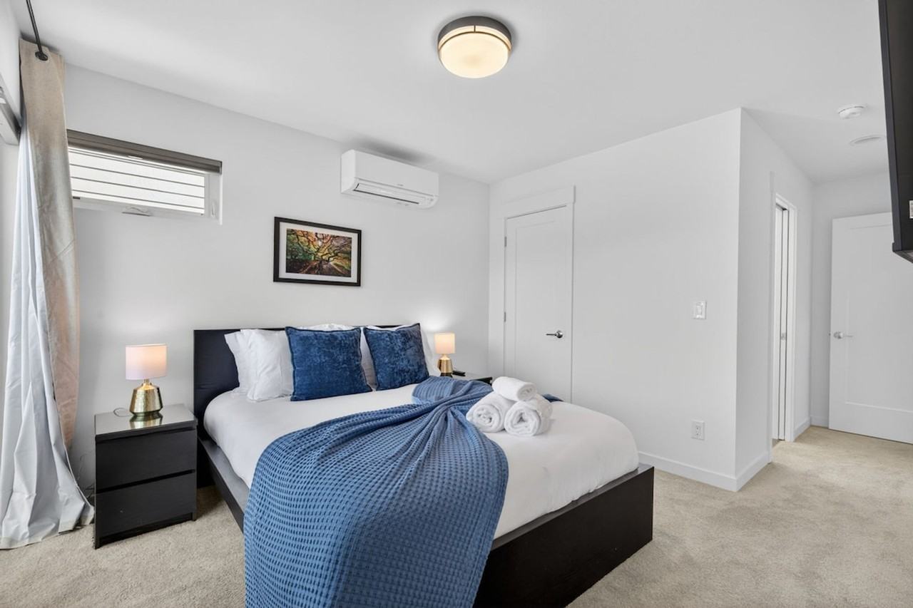 620B 10th Ave E #1562876P - Photo 5 of 36