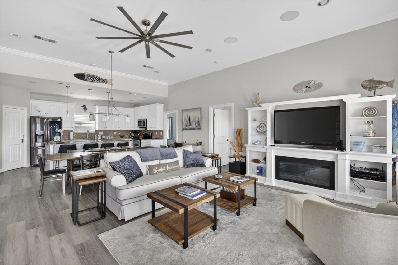 956 Biscayne #1560830P - Photo 2 of 50