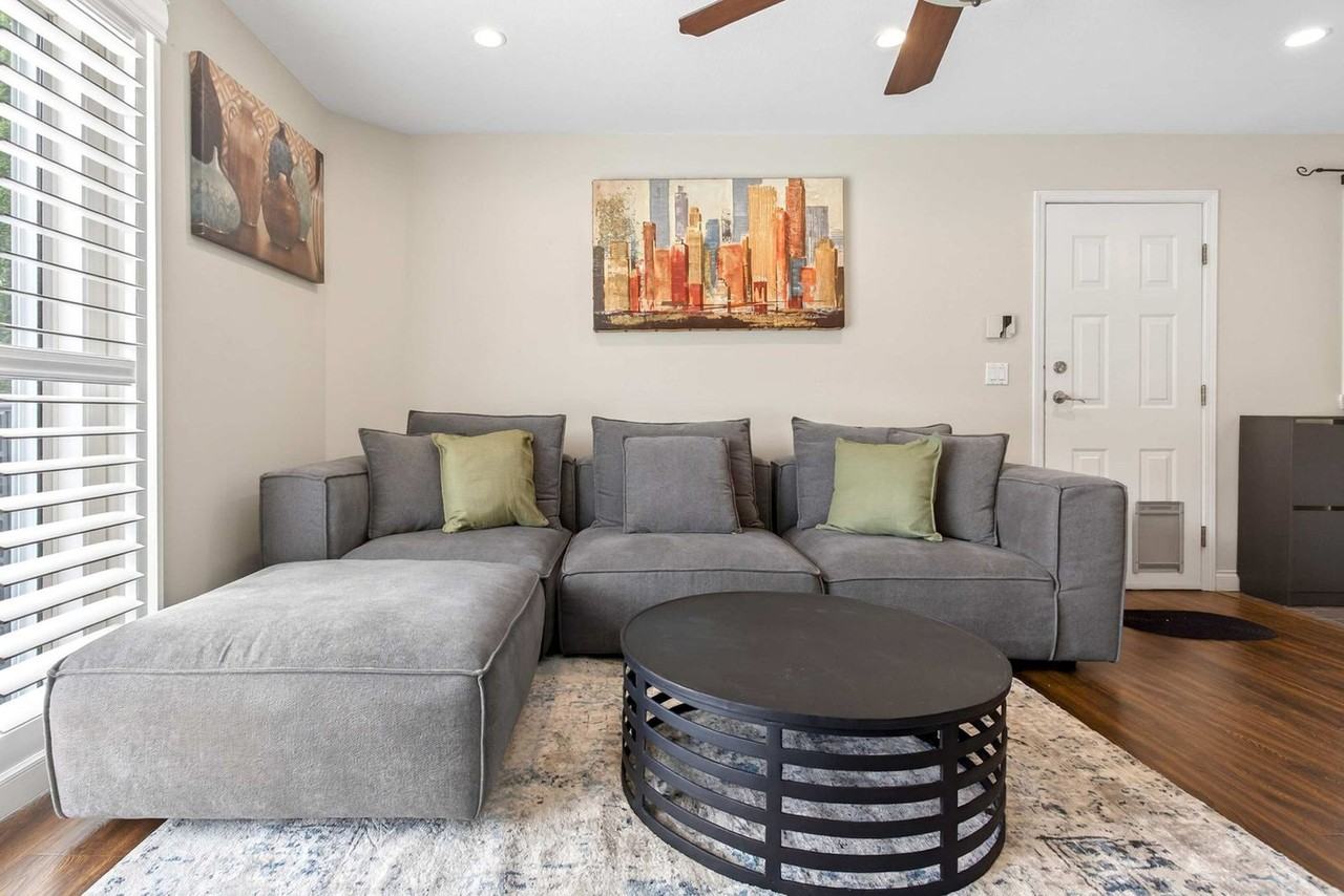 8470 142a St #1569585P - Photo 4 of 44