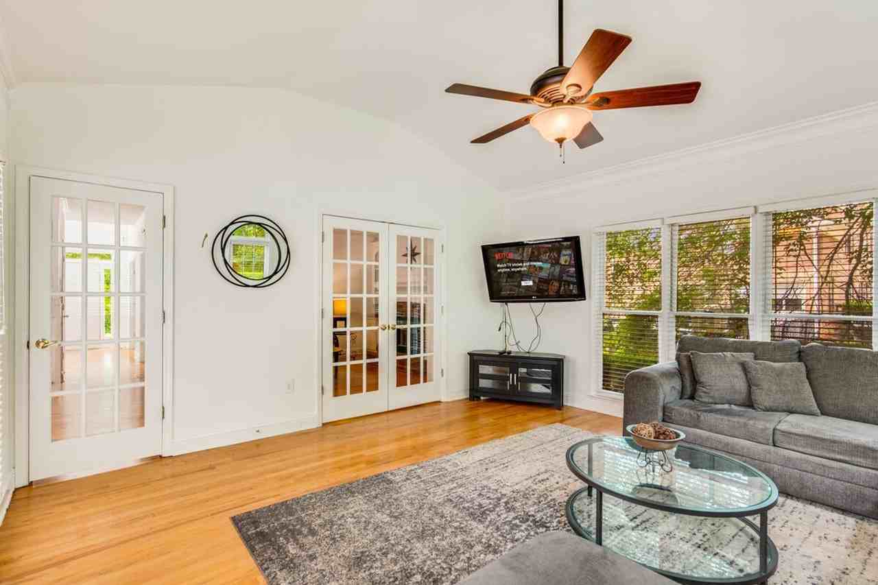 1230 Oxford Dr Se #1569855P - Photo 3 of 46