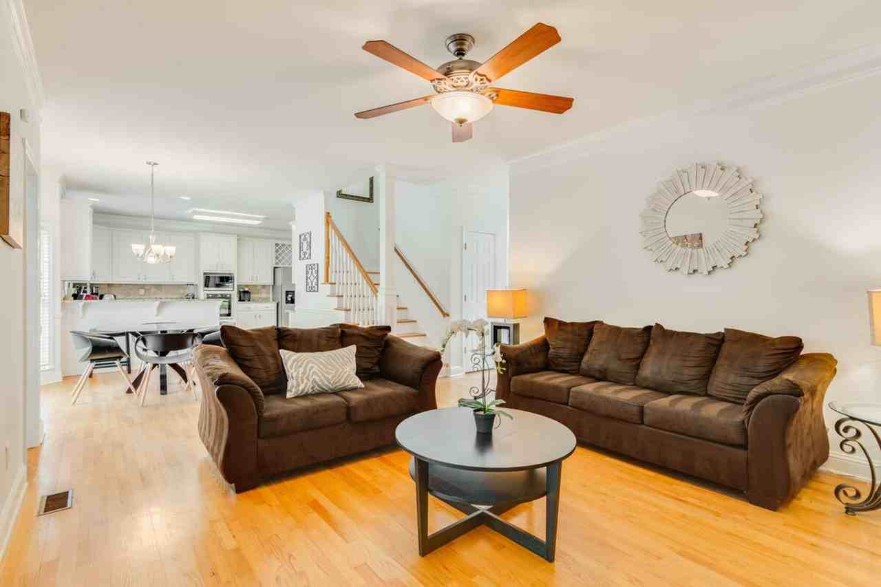 1230 Oxford Dr Se #1569855P - Photo 4 of 46