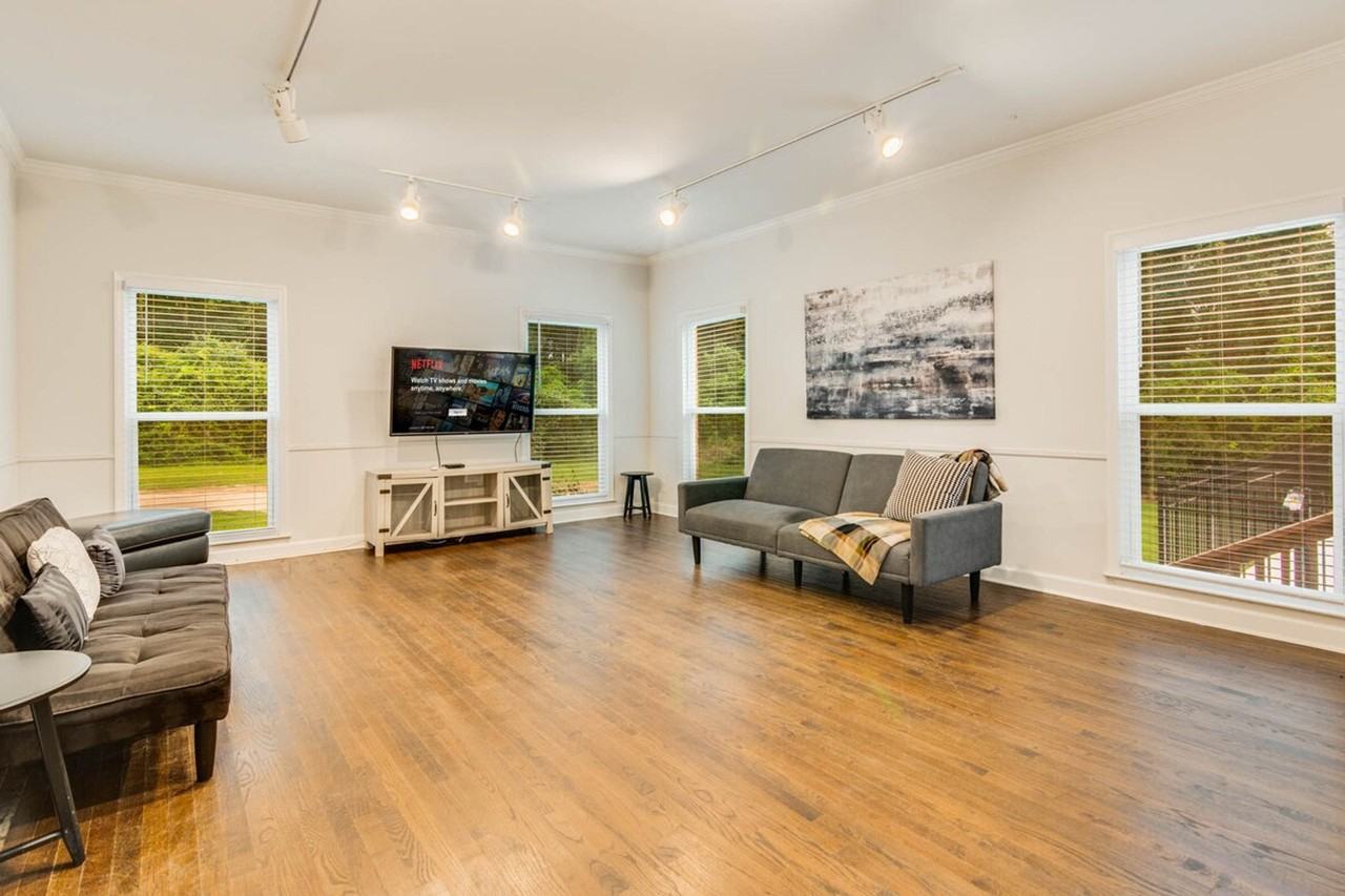 6043 Giles Rd #1569852P - Photo 5 of 50