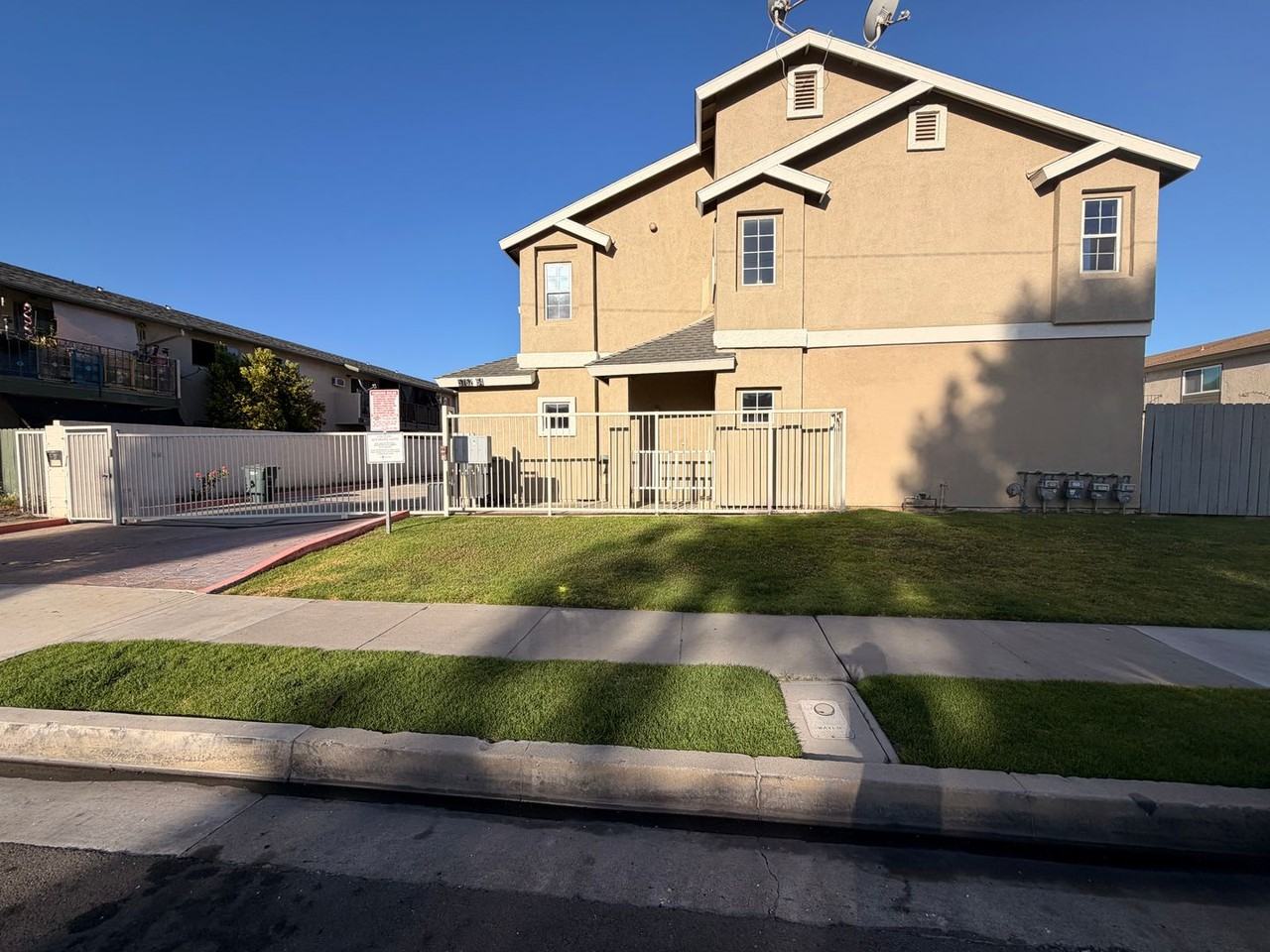 5762 Rostrata Ave - Photo 3 of 41