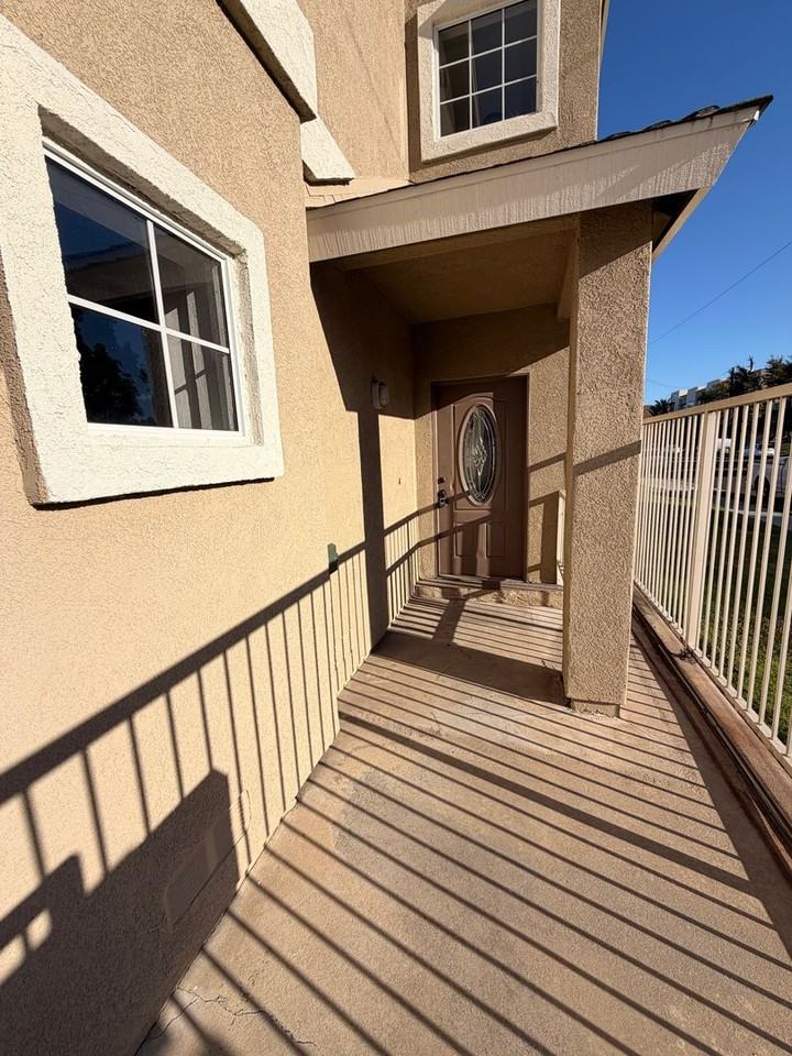 5762 Rostrata Ave - Photo 6 of 41