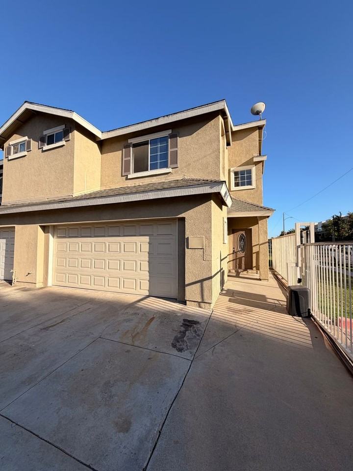 5762 Rostrata Ave - Photo 7 of 41