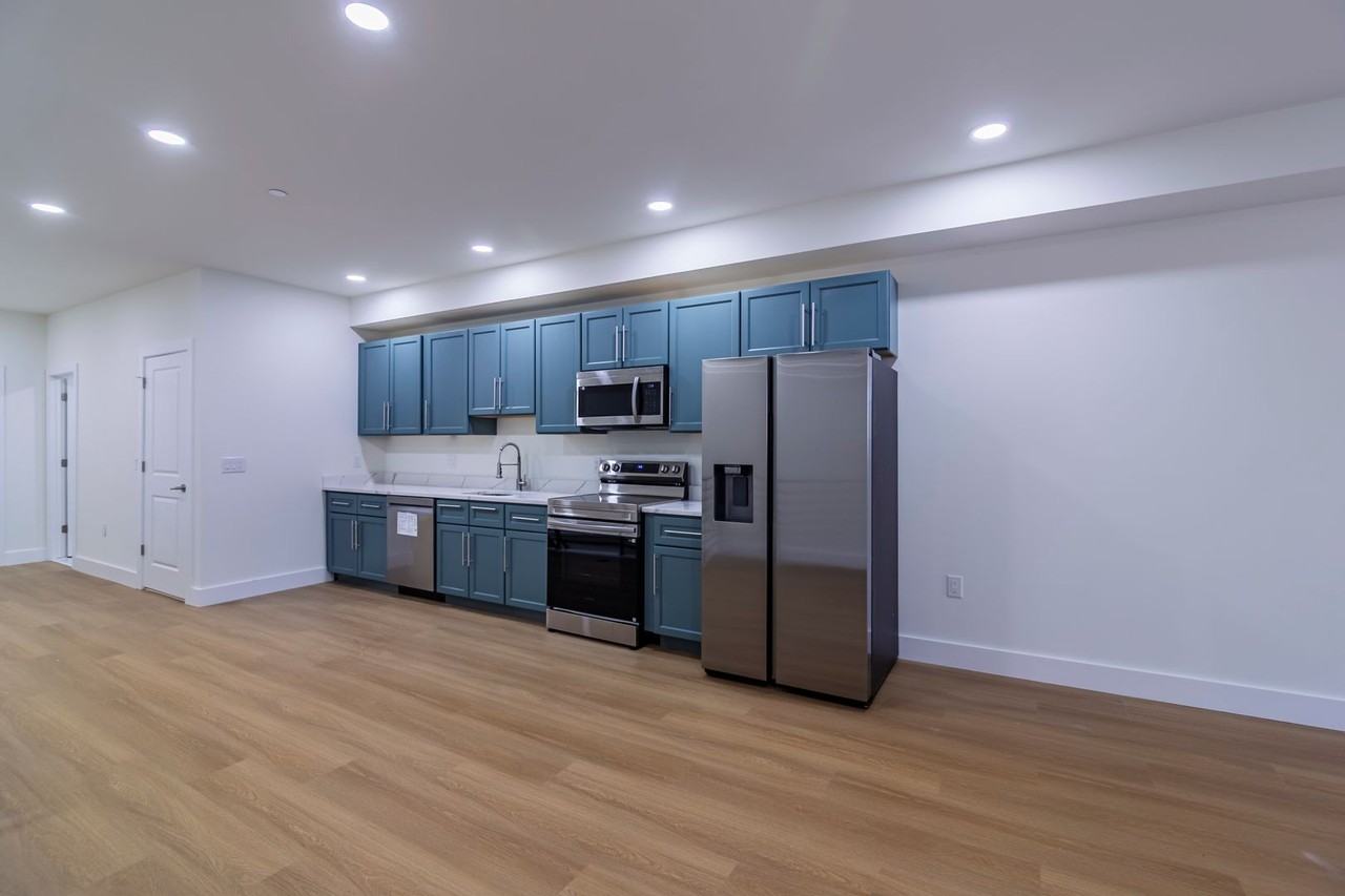 3956 Parrish St - Photo 4 of 38