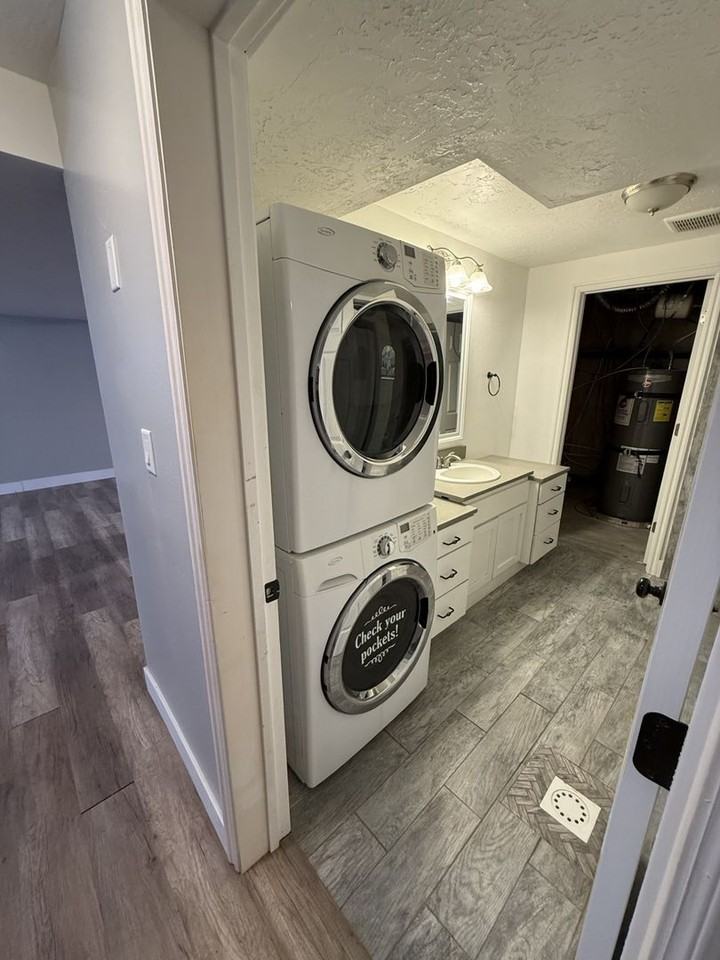 320 N 400 E - Photo 4 of 6