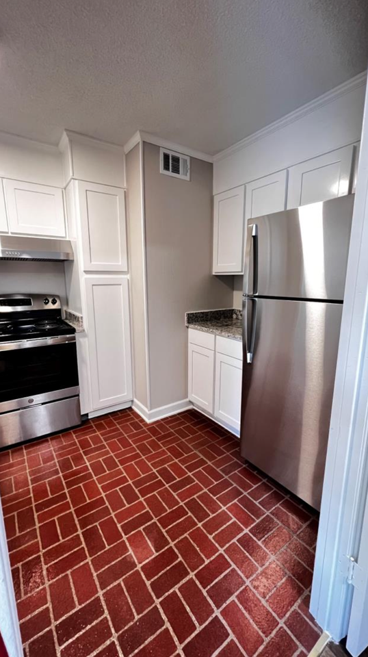 8938 University Drive - Photo 4 of 12