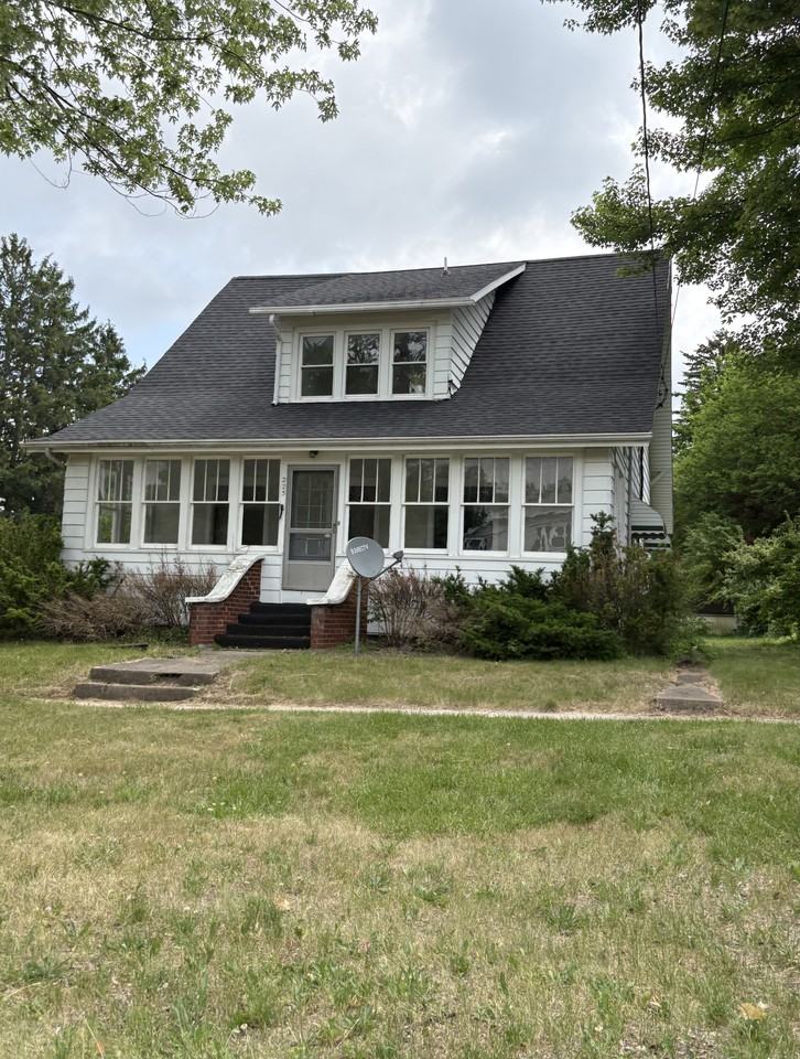 225 North Main Street - Photo 3 of 15