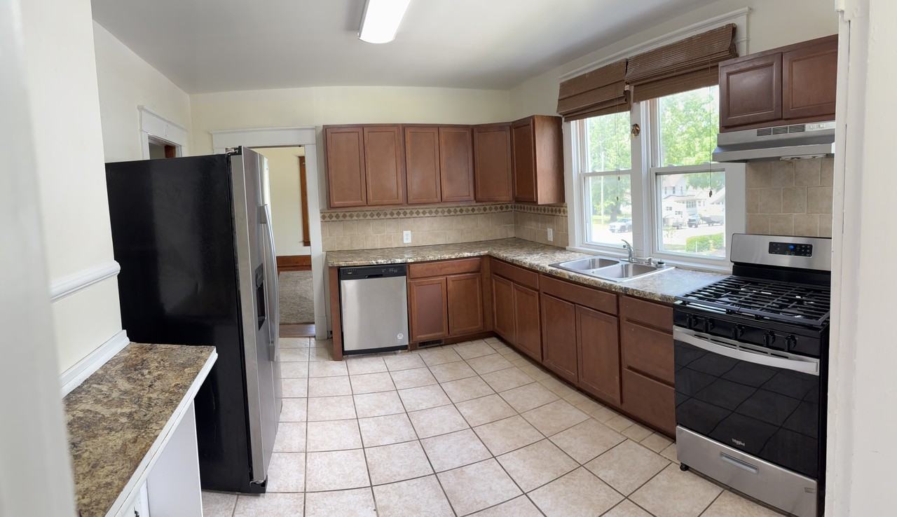 225 North Main Street - Photo 4 of 15
