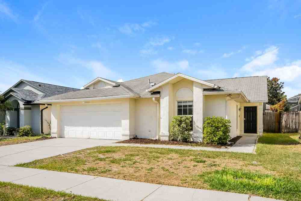 8661 Wellington Loop - Photo 3 of 16