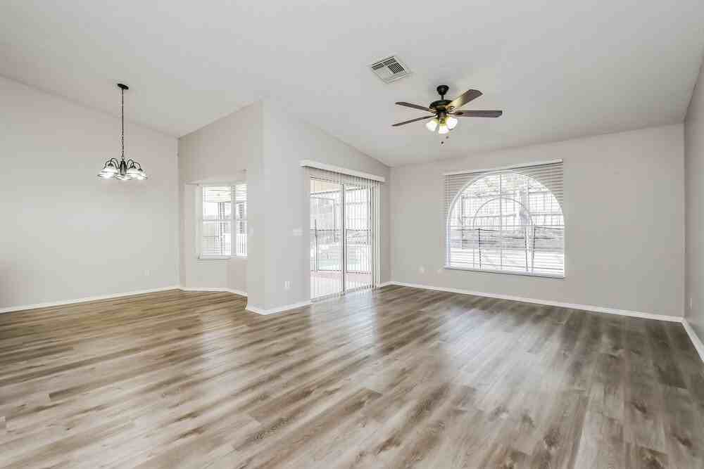 8661 Wellington Loop - Photo 4 of 16