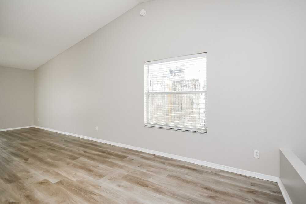 8661 Wellington Loop - Photo 6 of 16