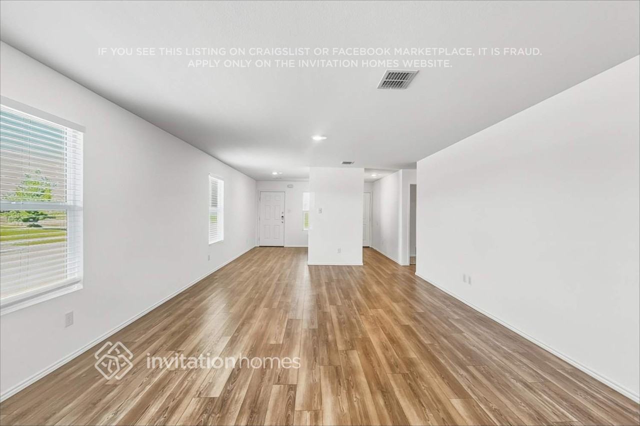 5406 Longshadow Dr - Photo 3 of 18