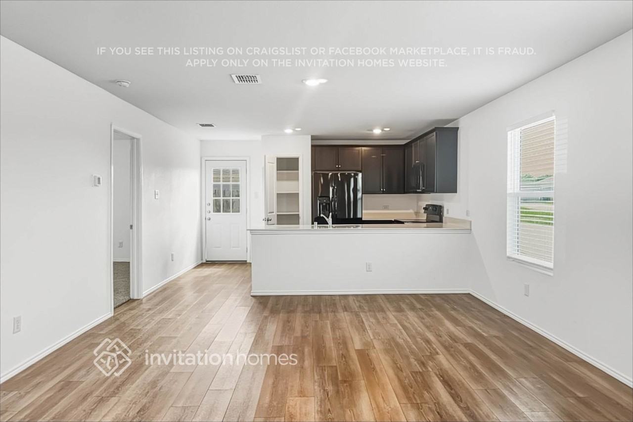 5406 Longshadow Dr - Photo 5 of 18