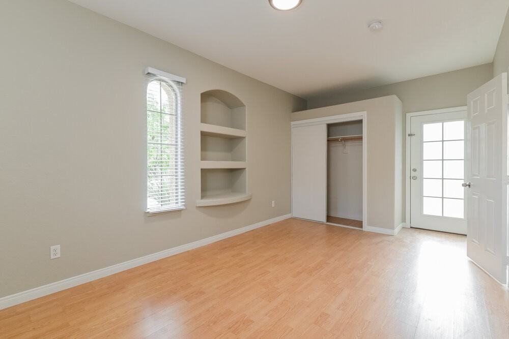 868 Bussora Rose Dr - Photo 6 of 16
