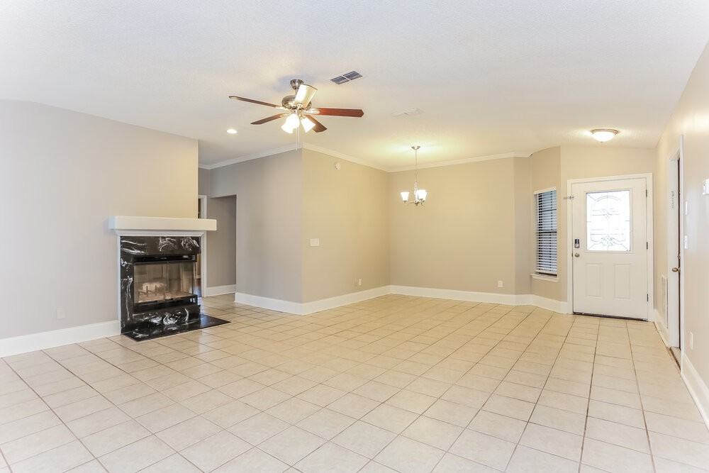 248 Carriann Cove Trl W - Photo 3 of 17
