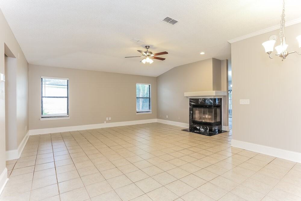 248 Carriann Cove Trl W - Photo 4 of 17