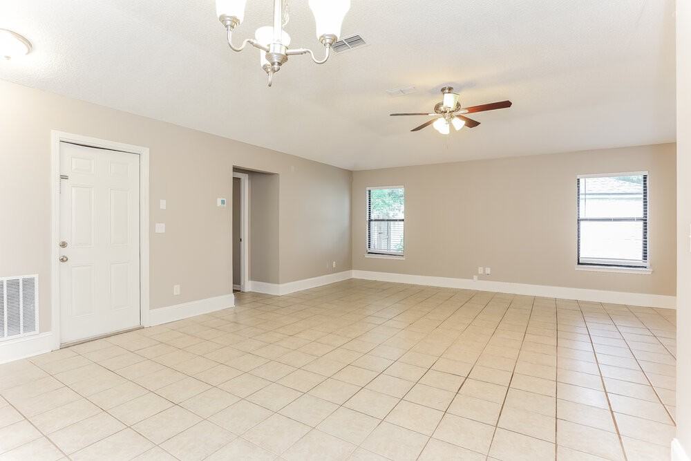 248 Carriann Cove Trl W - Photo 5 of 17