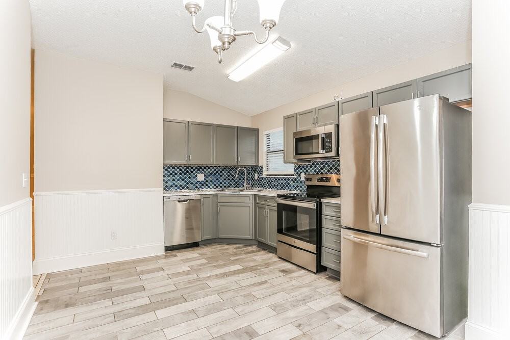 248 Carriann Cove Trl W - Photo 7 of 17