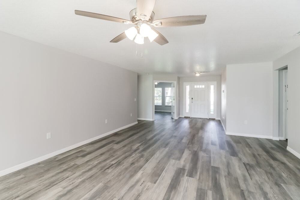 5468 Chestnut Ridge Rd - Photo 5 of 16