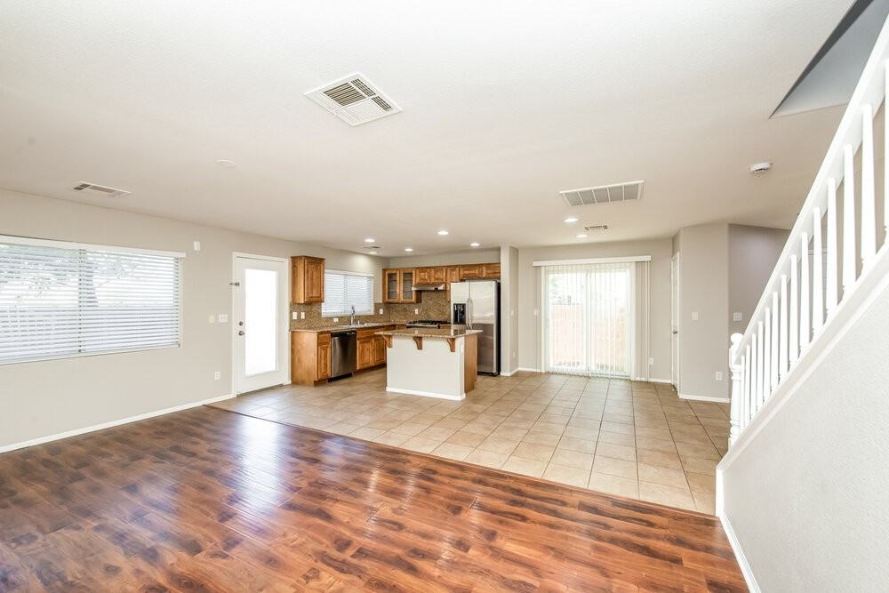 8437 Spencer Canyon St - Photo 5 of 17