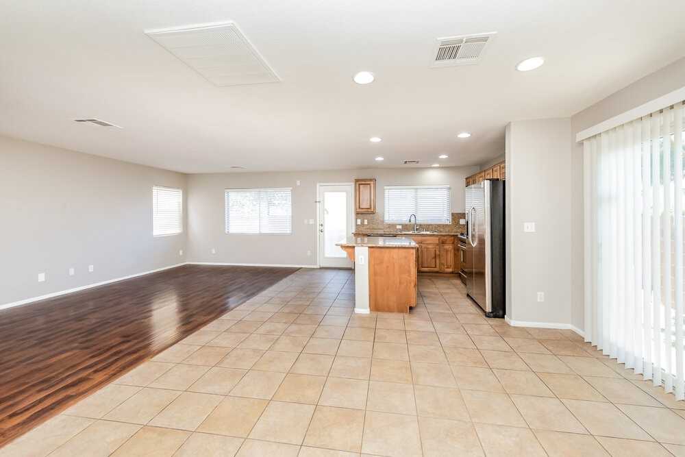 8437 Spencer Canyon St - Photo 6 of 17