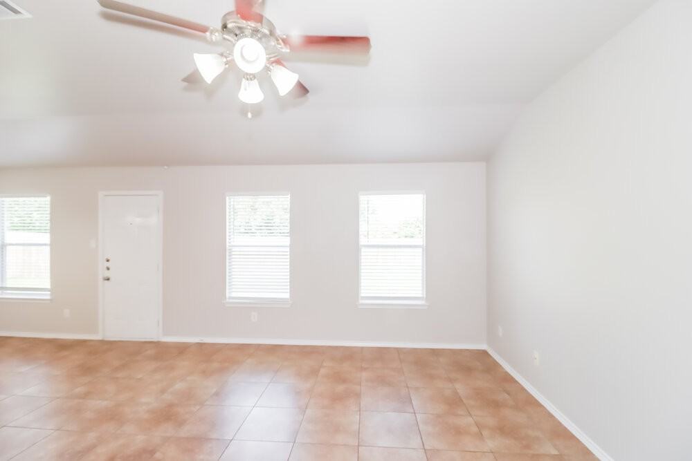 102 Creek Ledge Dr - Photo 3 of 16
