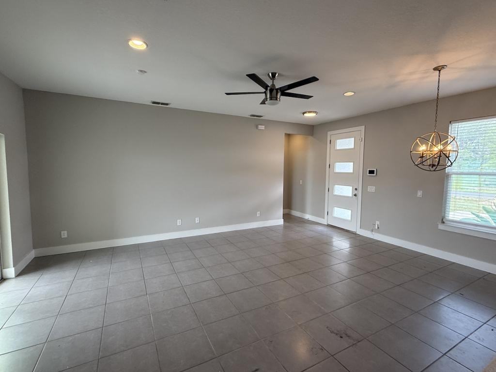 105 Zinnia Ln W - Photo 2 of 18