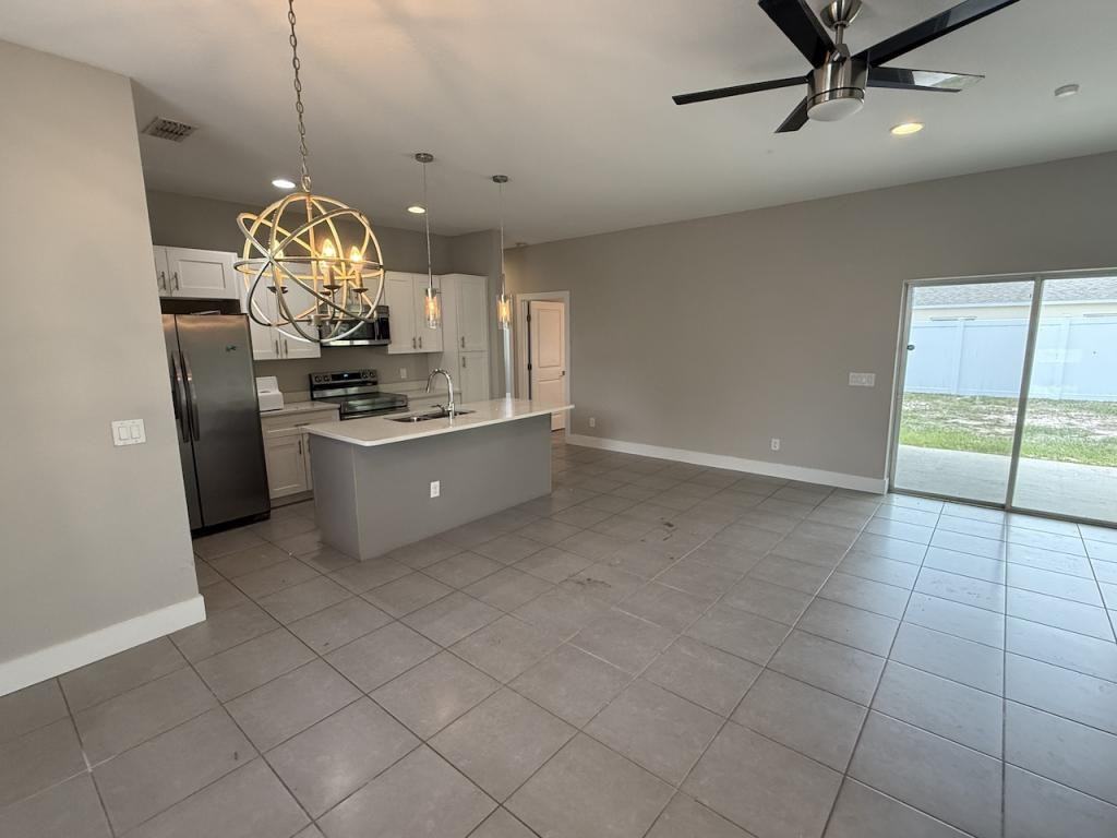 105 Zinnia Ln W - Photo 4 of 18