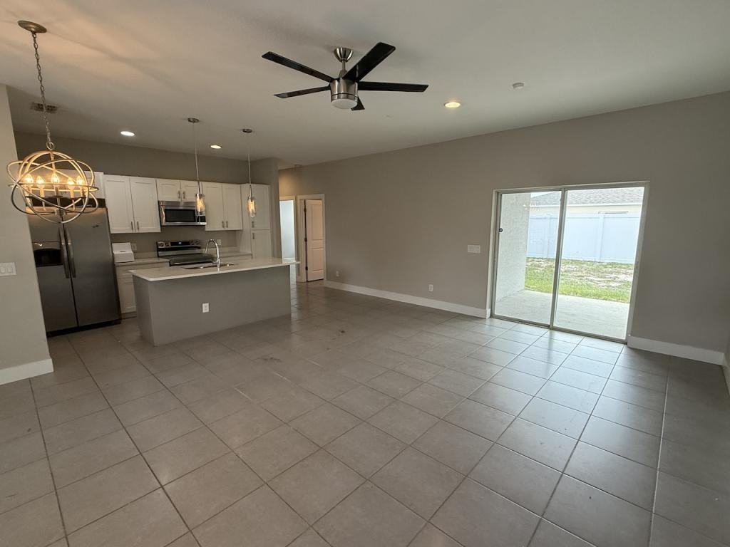 105 Zinnia Ln W - Photo 5 of 18