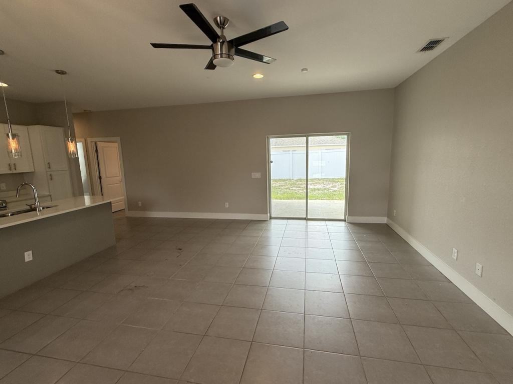 105 Zinnia Ln W - Photo 6 of 18