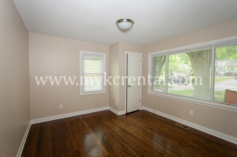 5329 Linden St - Photo 4 of 8