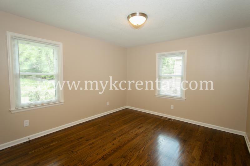 5329 Linden St - Photo 5 of 8