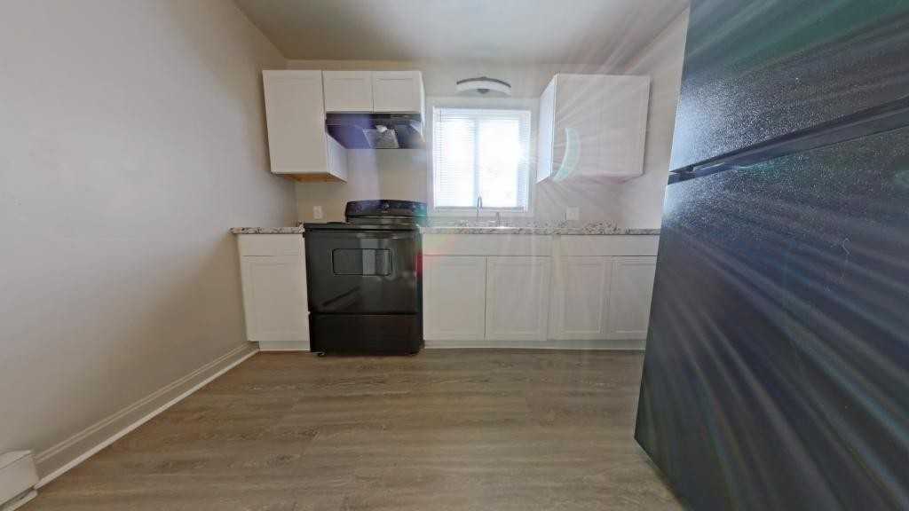610 Hawthorne Ave Apt B - Photo 2 of 8