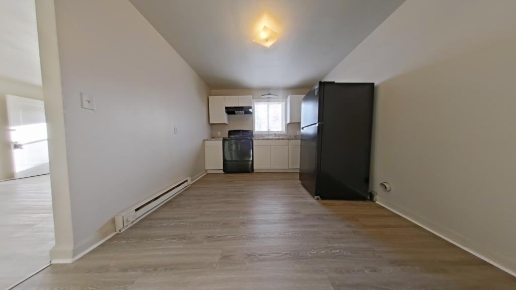 610 Hawthorne Ave Apt B - Photo 3 of 8