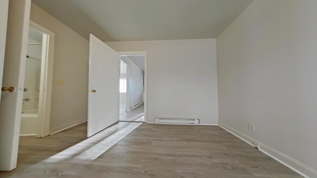 610 Hawthorne Ave Apt B - Photo 6 of 8