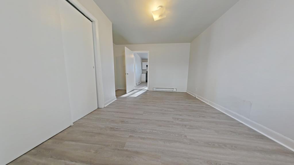 610 Hawthorne Ave Apt B - Photo 7 of 8