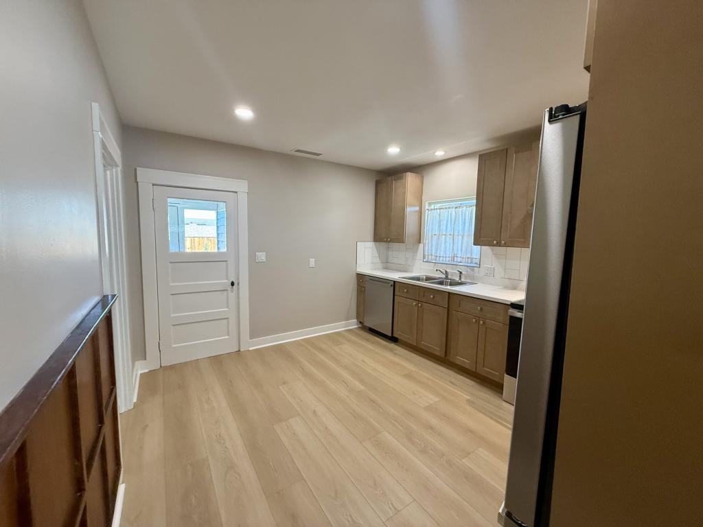 731 River Ave - Photo 3 of 21