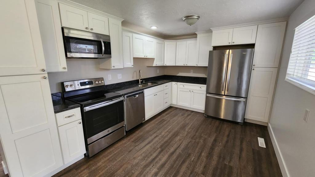 5774 S 2200 W Uppr Unit #Unit - Photo 3 of 13