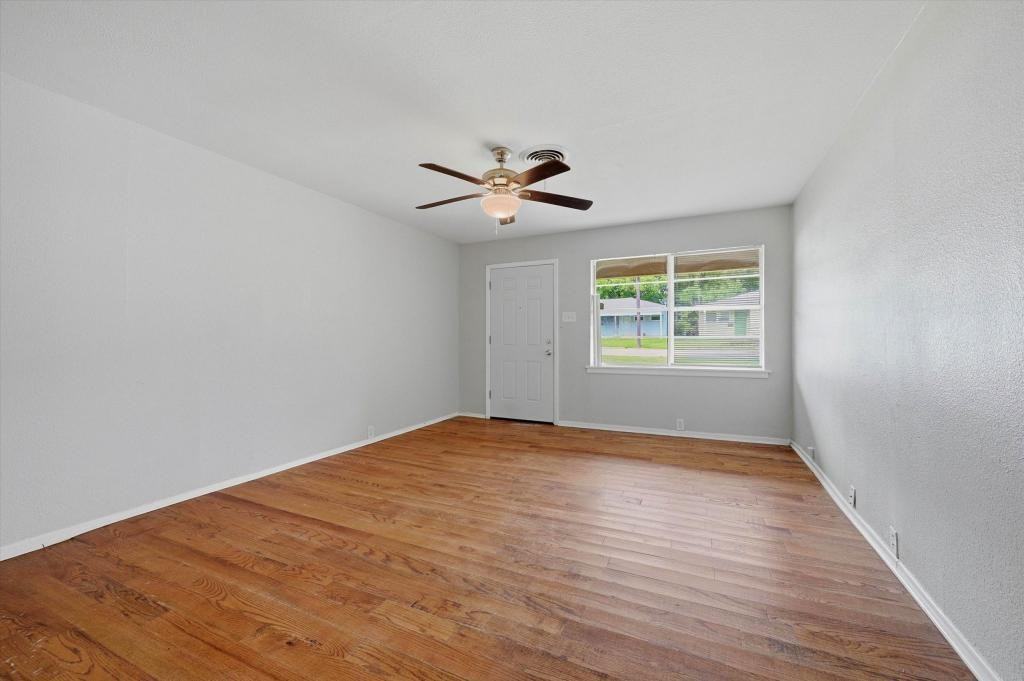 2521 N Hickory St - Photo 7 of 26