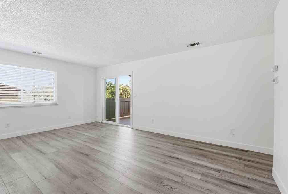 426 Cherry Ln ##H - Photo 4 of 28