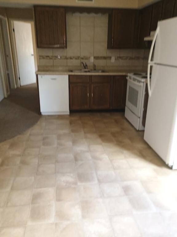 703 E Poplar St Apt 2 - Photo 3 of 5