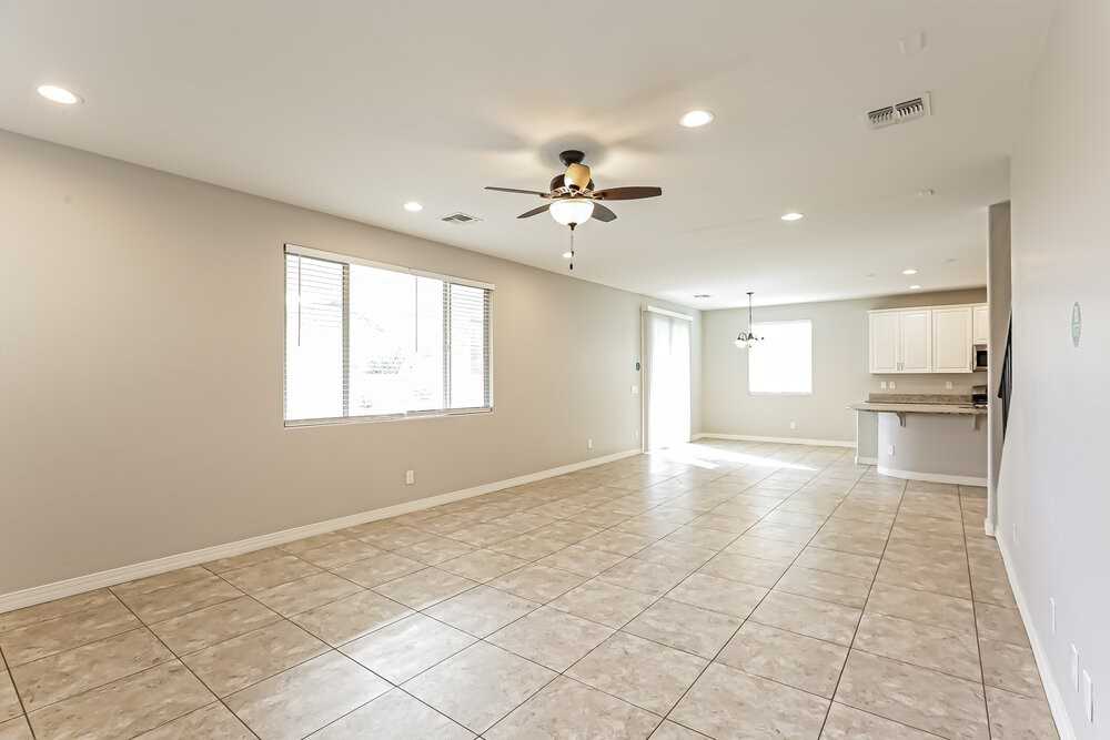 4819 W St Anne Ave - Photo 4 of 17