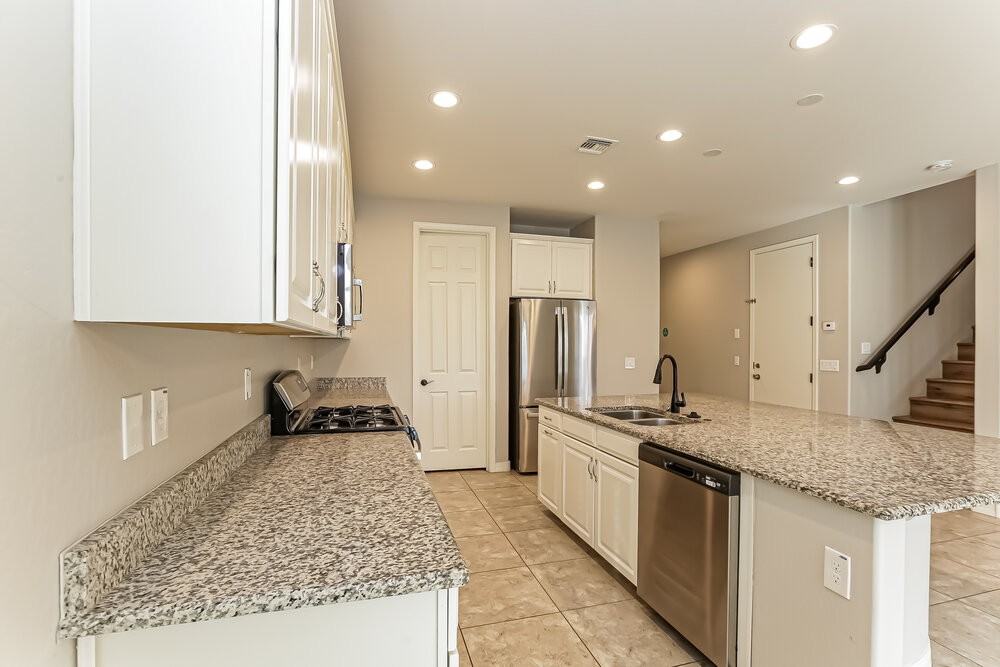 4819 W St Anne Ave - Photo 7 of 17