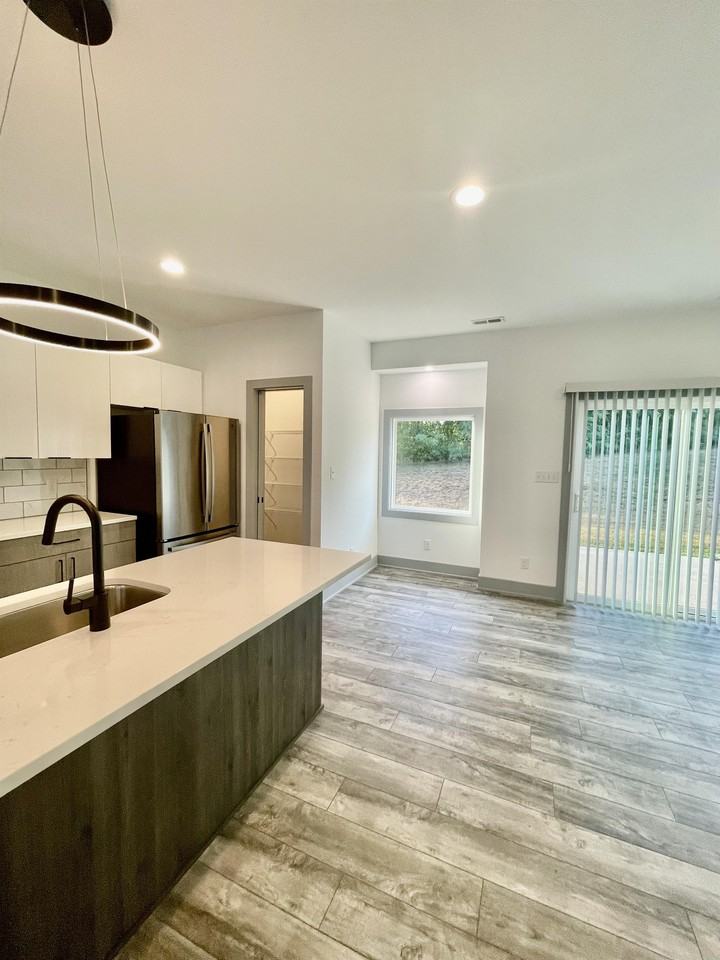 420 Breezewood Dr #107 - Photo 5 of 42
